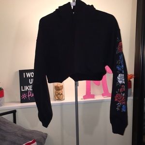 🚨24 hr sale🚨Rue21 new Croptop   hoodie size L